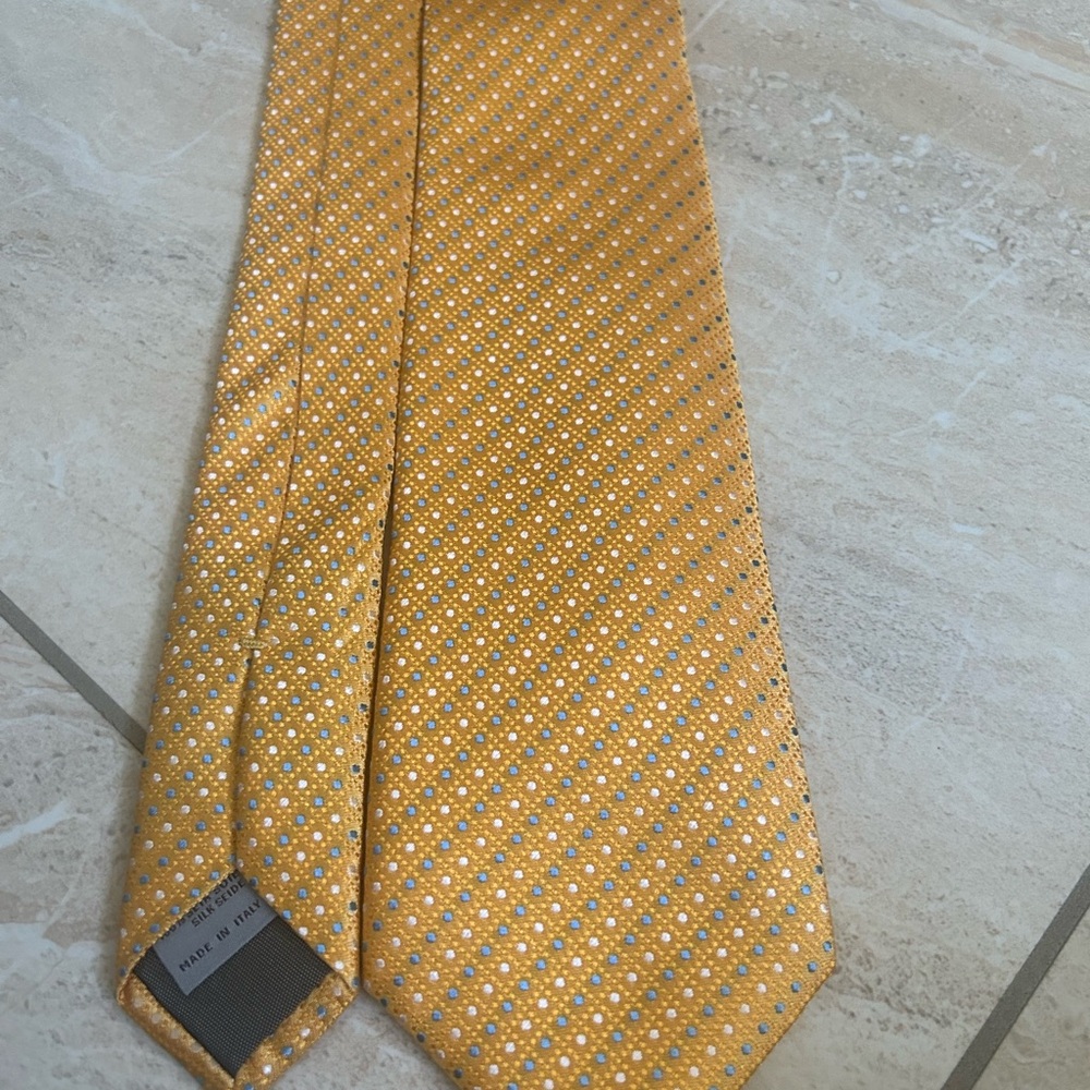 Canali Gold Silk Tie with Diagonal Micro-Pattern - Picture 3 of 6
